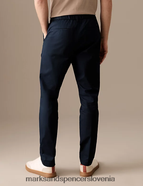 raztegljivi chinos hlače s koničastim krojem in naborki mornarica Marks & Spencer oblačila moški 6T8F6X5169
