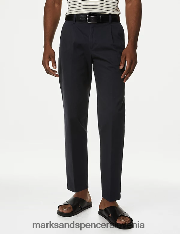 raztegljivi chinos z eno gubo običajnega kroja temna mornarica Marks & Spencer oblačila moški 6T8F6X5262
