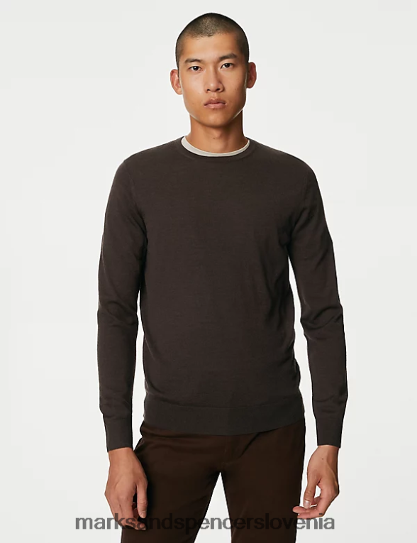 pulover z okroglim izrezom iz čiste ekstra fine merino volne grenka čokolada Marks & Spencer oblačila moški 6T8F6X5331