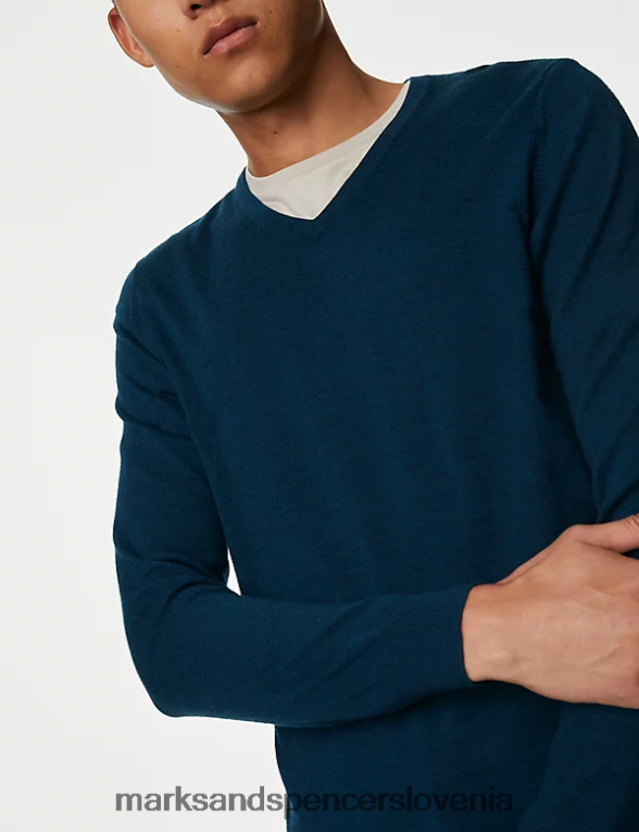 pulover z v-izrezom iz čiste ekstra fine merino volne temni kraljiček Marks & Spencer oblačila moški 6T8F6X5575